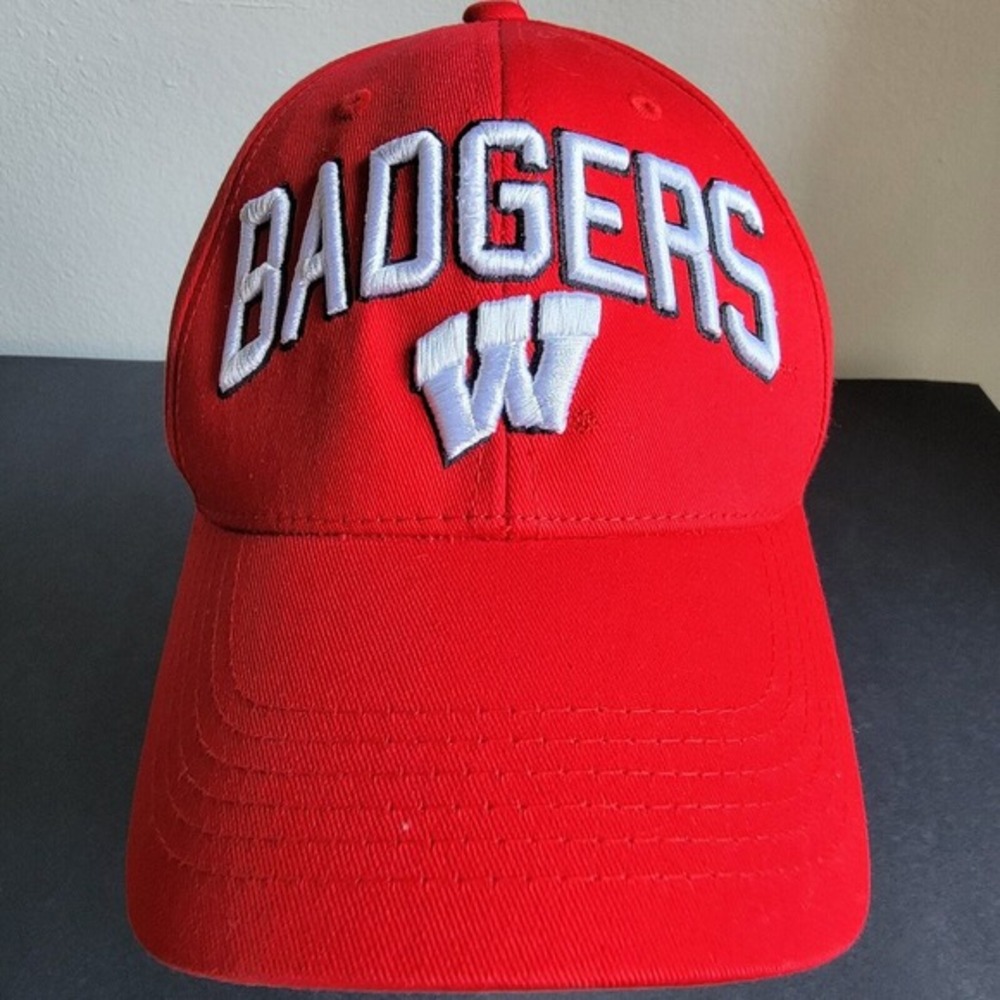 Wisconsin Badgers NCAA Top of the World Hat‎ Snapback Cap Red Spellout